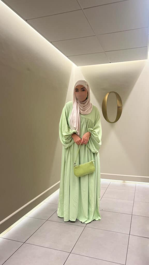 Abaya BAYO soie de medine manches bouffantes, couleur vert anis