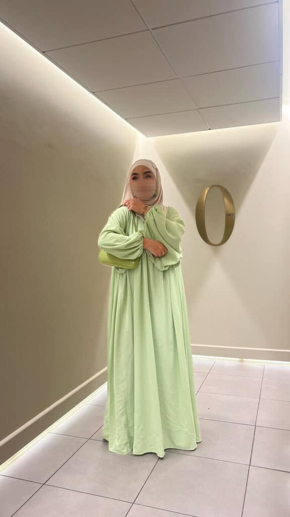 Abaya BAYO soie de medine manches bouffantes, couleur vert anis