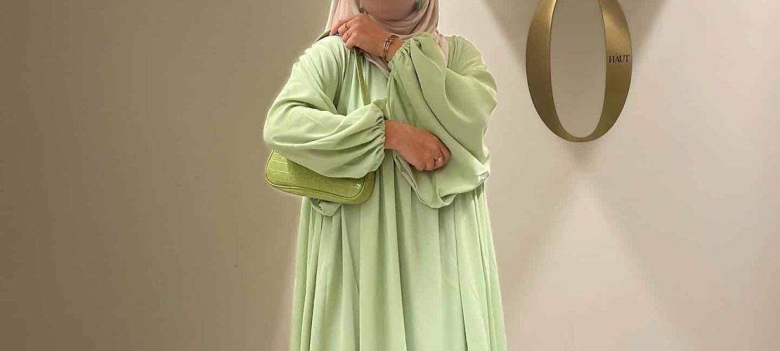 Abaya BAYO soie de medine manches bouffantes, couleur vert anis